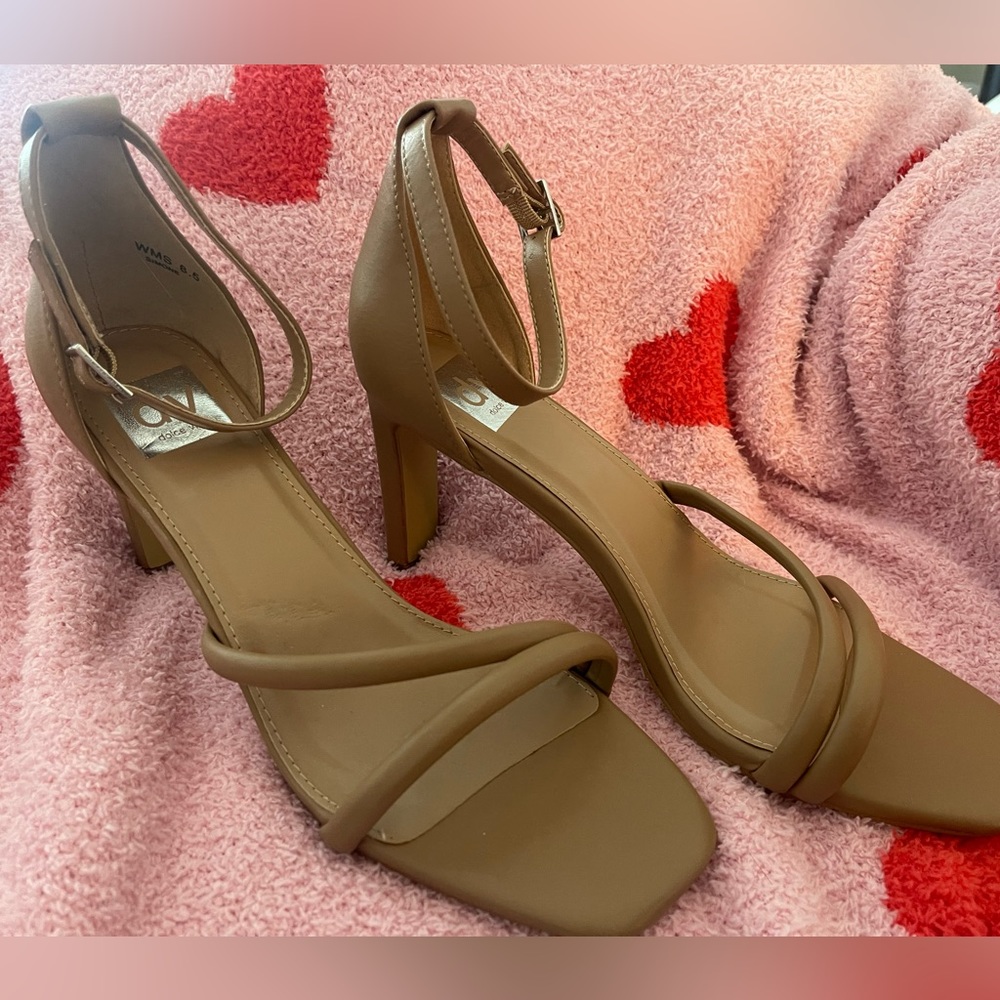 BRAND NEW Dolce Vita heels